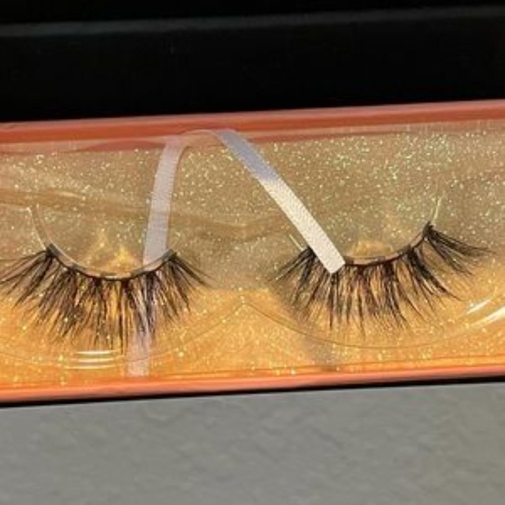 MOXIELASH “MAGNETIC” Lashes & Liner Bundle - Picture 7 of 12